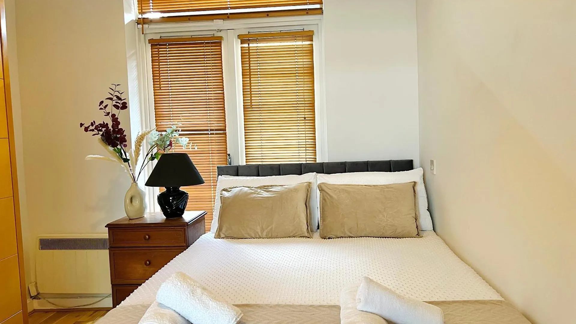 Cosy River View Flat At Temple Bar Apartment Dublin Ireland